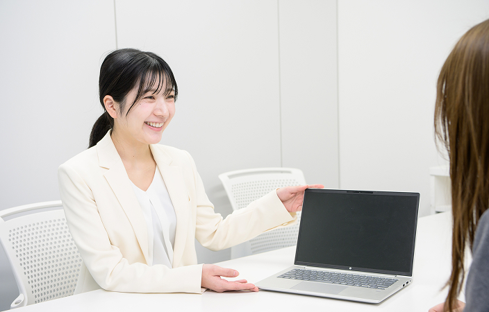 チームでのミーティング