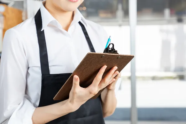 AIを活用した需要予測と在庫管理を導入。 廃棄ロスを削減し、仕入れコストの最適化を実現！